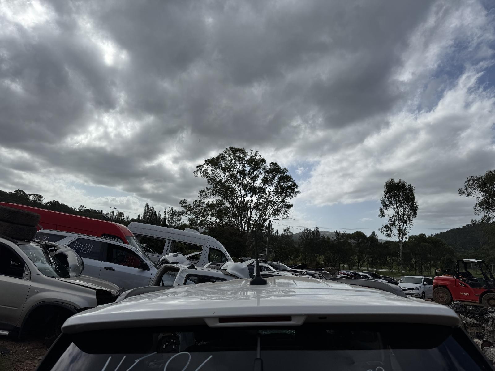 View FORD EVEREST 2024 5 Door Station Wagon Breaking