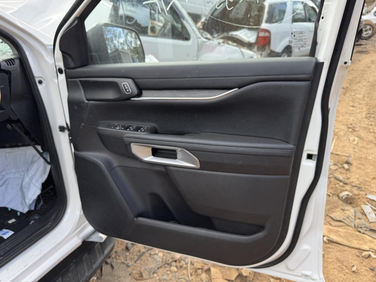 View FORD EVEREST 2024 5 Door Station Wagon Breaking