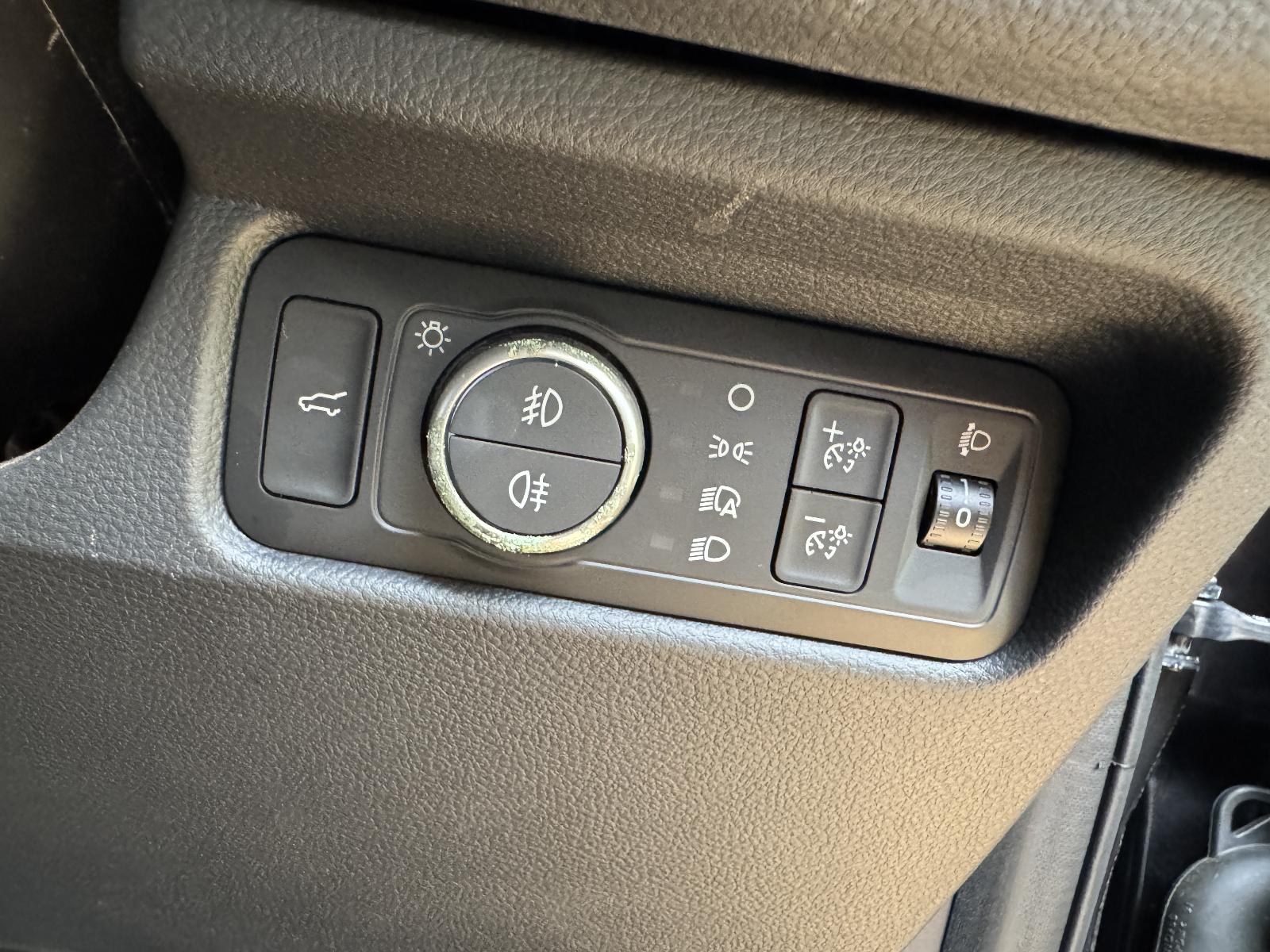 View FORD EVEREST 2024 5 Door Station Wagon Breaking