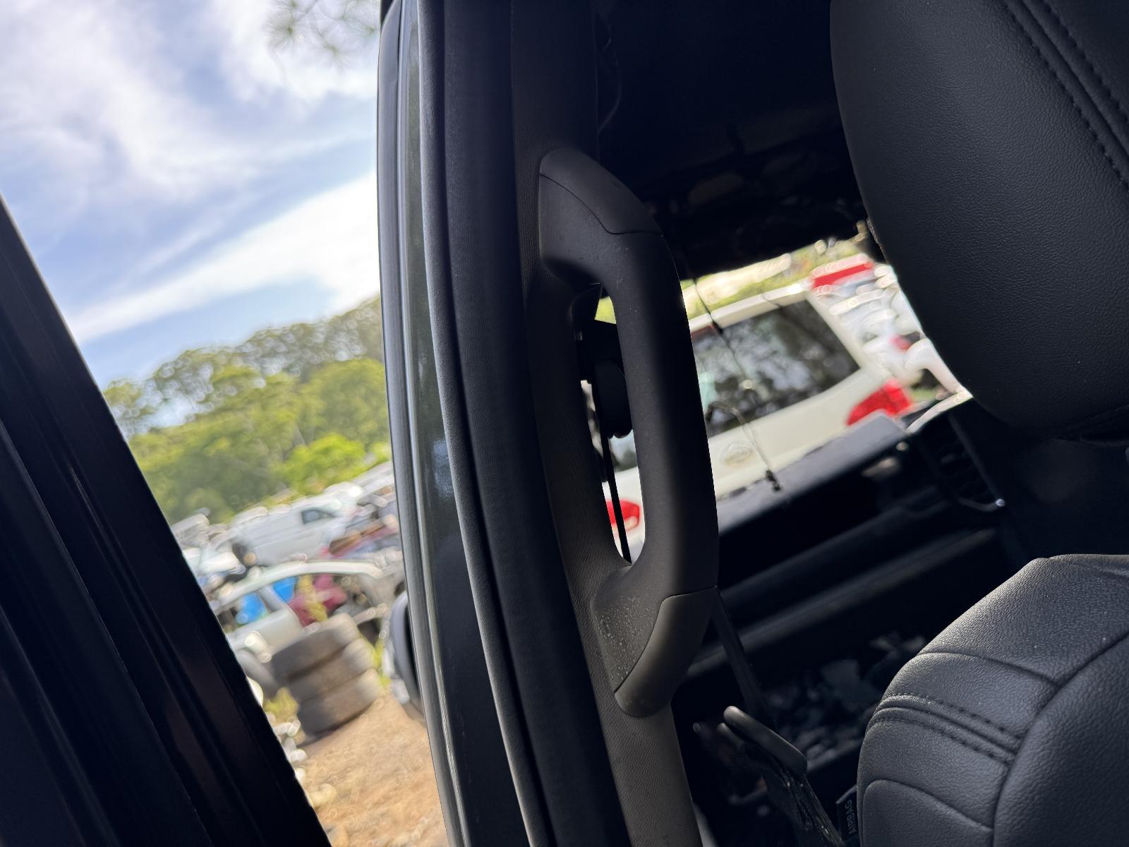 View FORD EVEREST 2024 5 Door Station Wagon Breaking