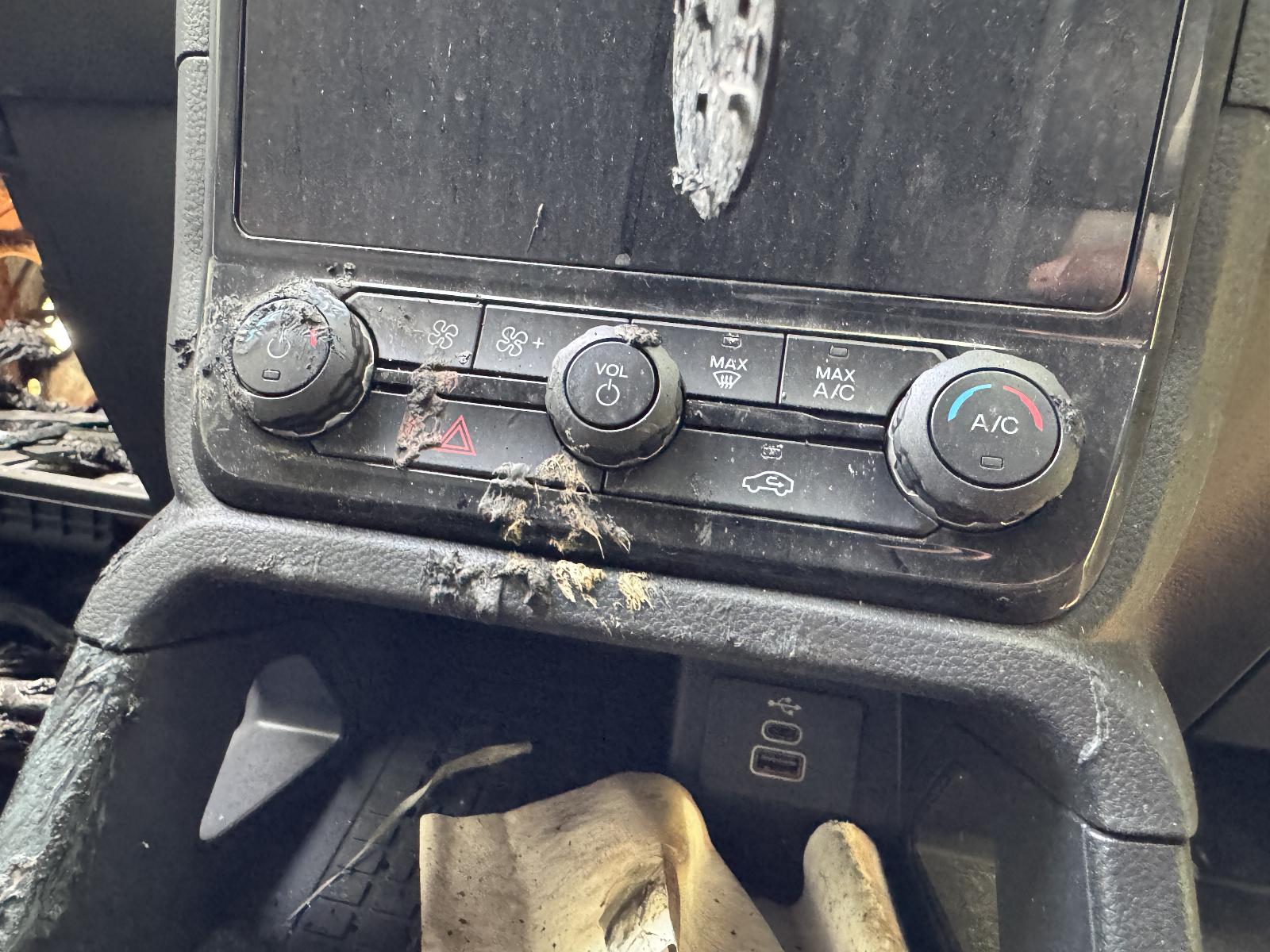 View FORD EVEREST 2024 5 Door Station Wagon Breaking