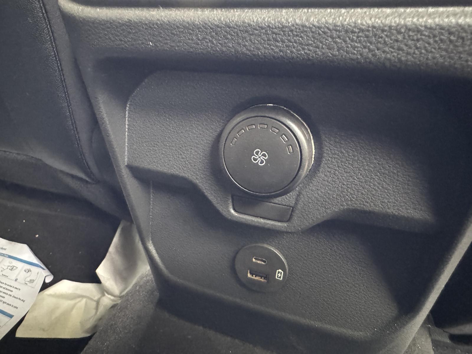 View FORD EVEREST 2024 5 Door Station Wagon Breaking