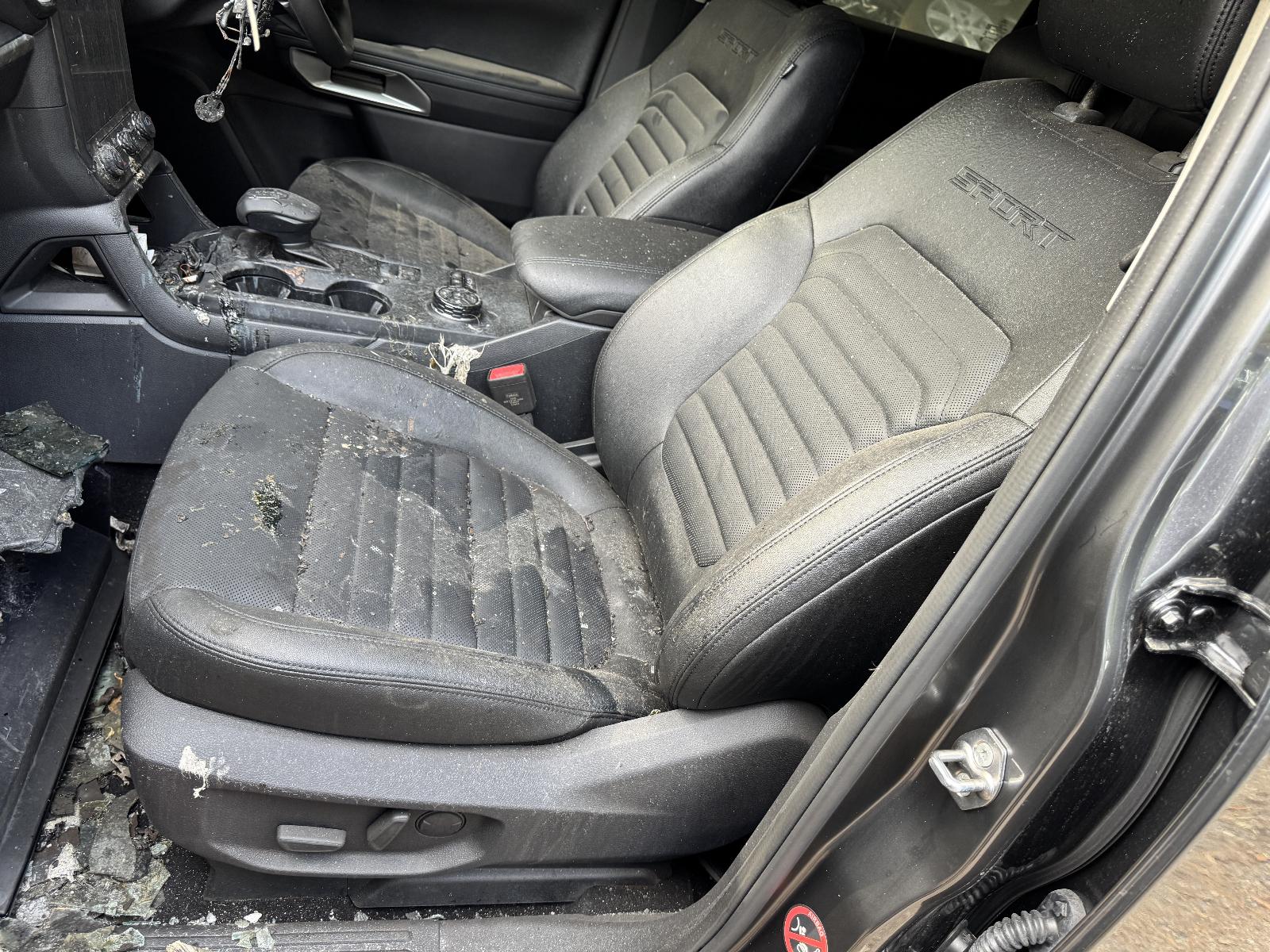 View FORD EVEREST 2024 5 Door Station Wagon Breaking