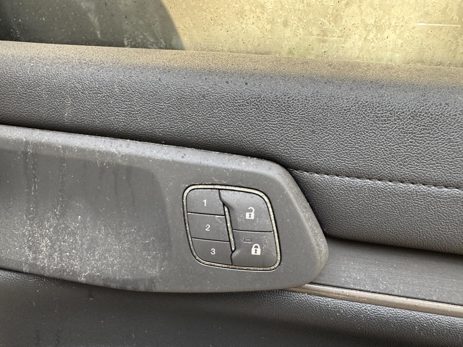 View FORD EVEREST 2024 5 Door Station Wagon Breaking