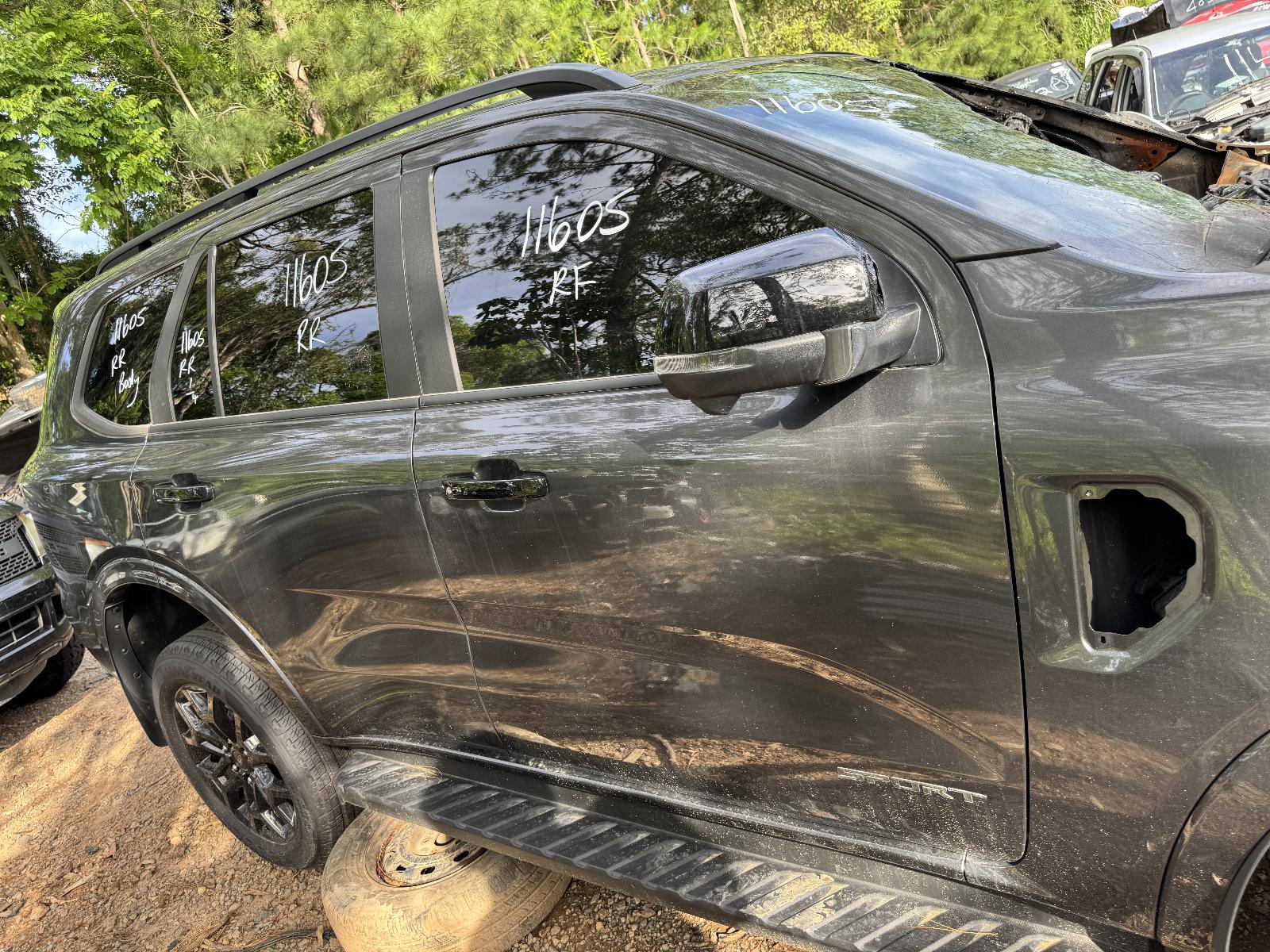View FORD EVEREST 2024 5 Door Station Wagon Breaking