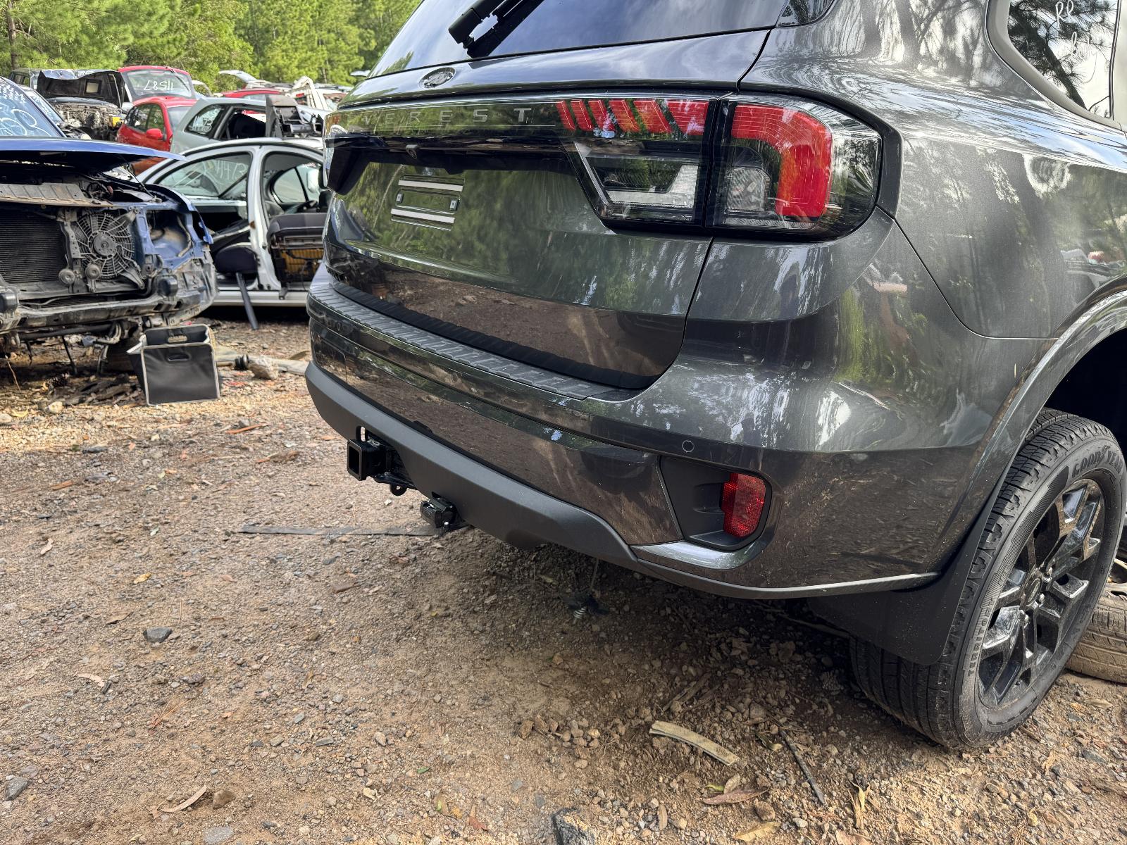 View FORD EVEREST 2024 5 Door Station Wagon Breaking