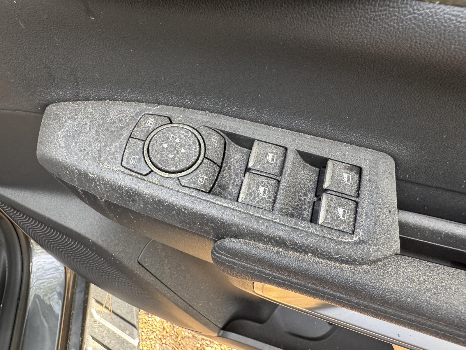 View FORD EVEREST 2024 5 Door Station Wagon Breaking