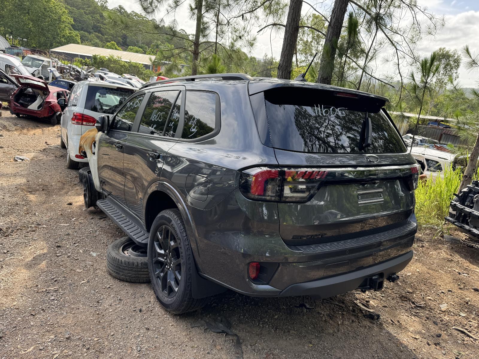 View FORD EVEREST 2024 5 Door Station Wagon Breaking