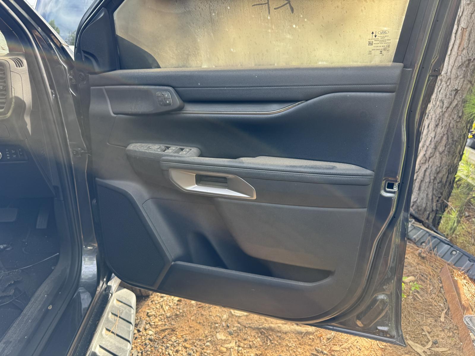 View FORD EVEREST 2024 5 Door Station Wagon Breaking