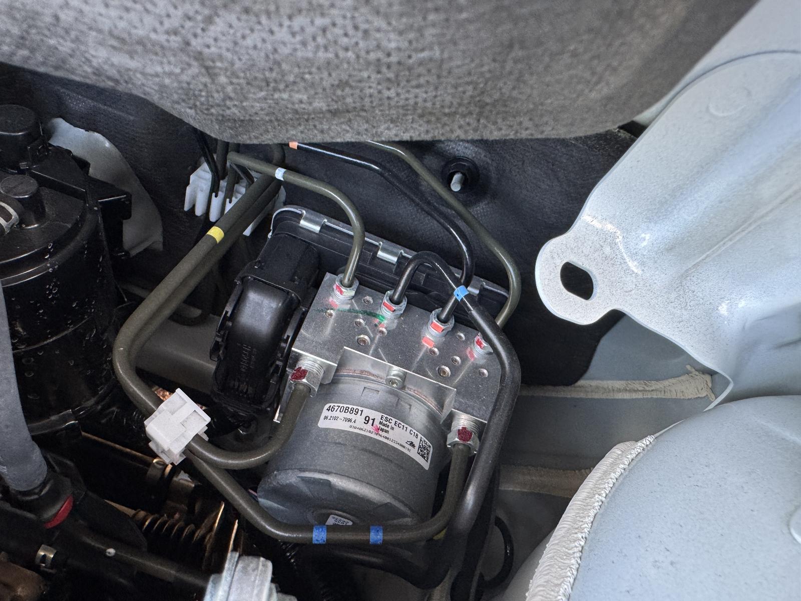 View MITSUBISHI ECLIPSE CROSS 2023 5 Door Station Wagon Breaking