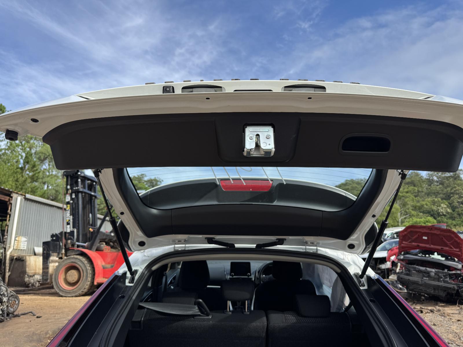 View MITSUBISHI ECLIPSE CROSS 2023 5 Door Station Wagon Breaking