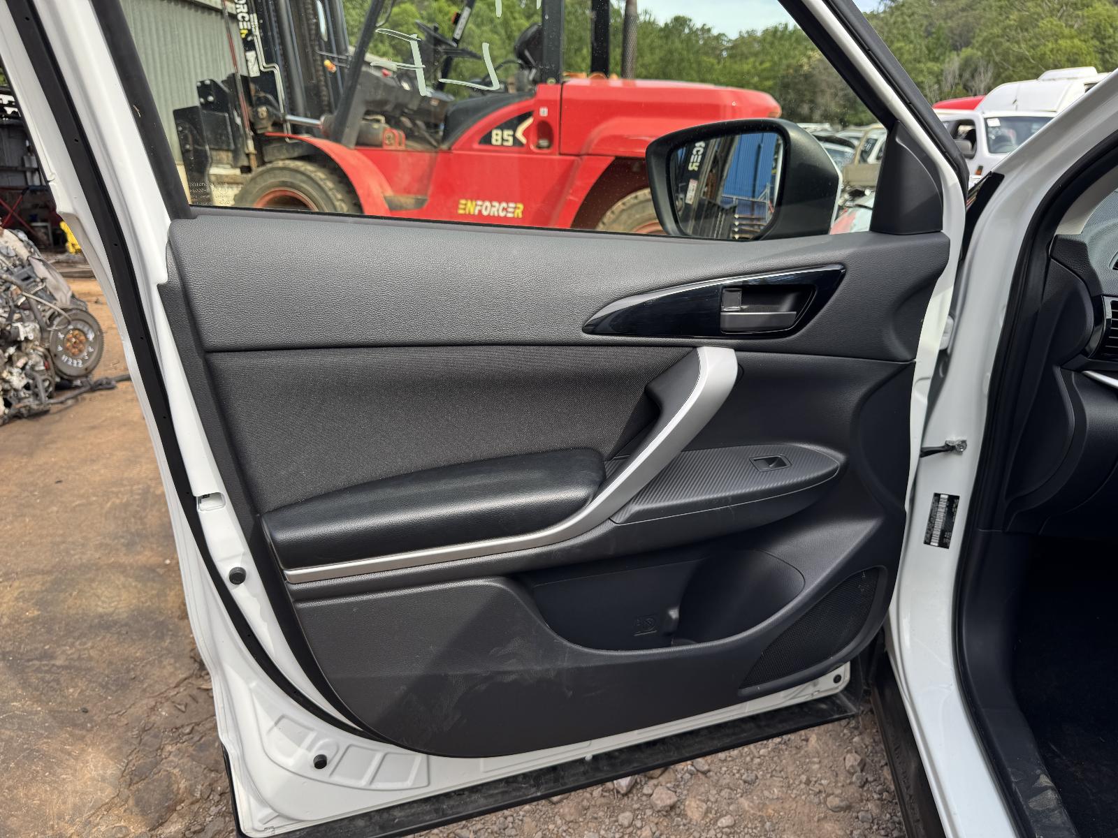 View MITSUBISHI ECLIPSE CROSS 2023 5 Door Station Wagon Breaking