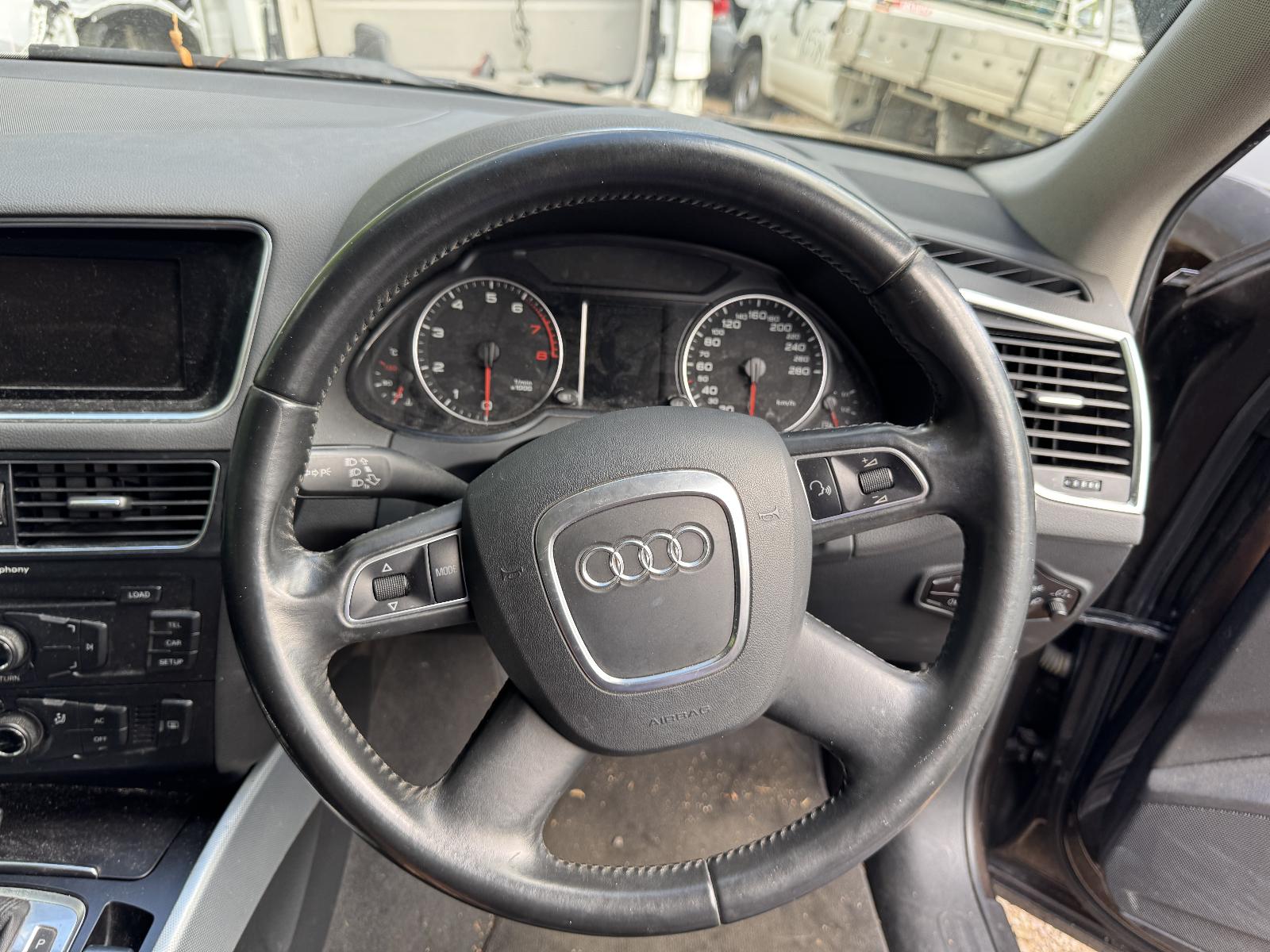 View AUDI Q5 2011 5 Door Station Wagon Breaking