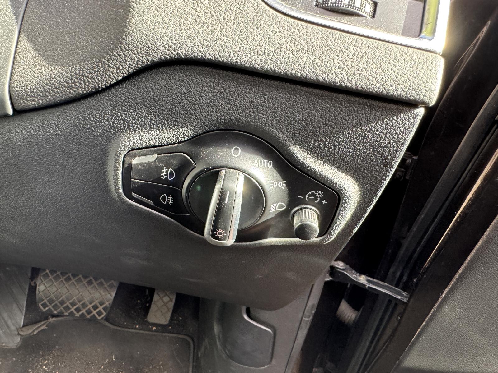 View AUDI Q5 2011 5 Door Station Wagon Breaking