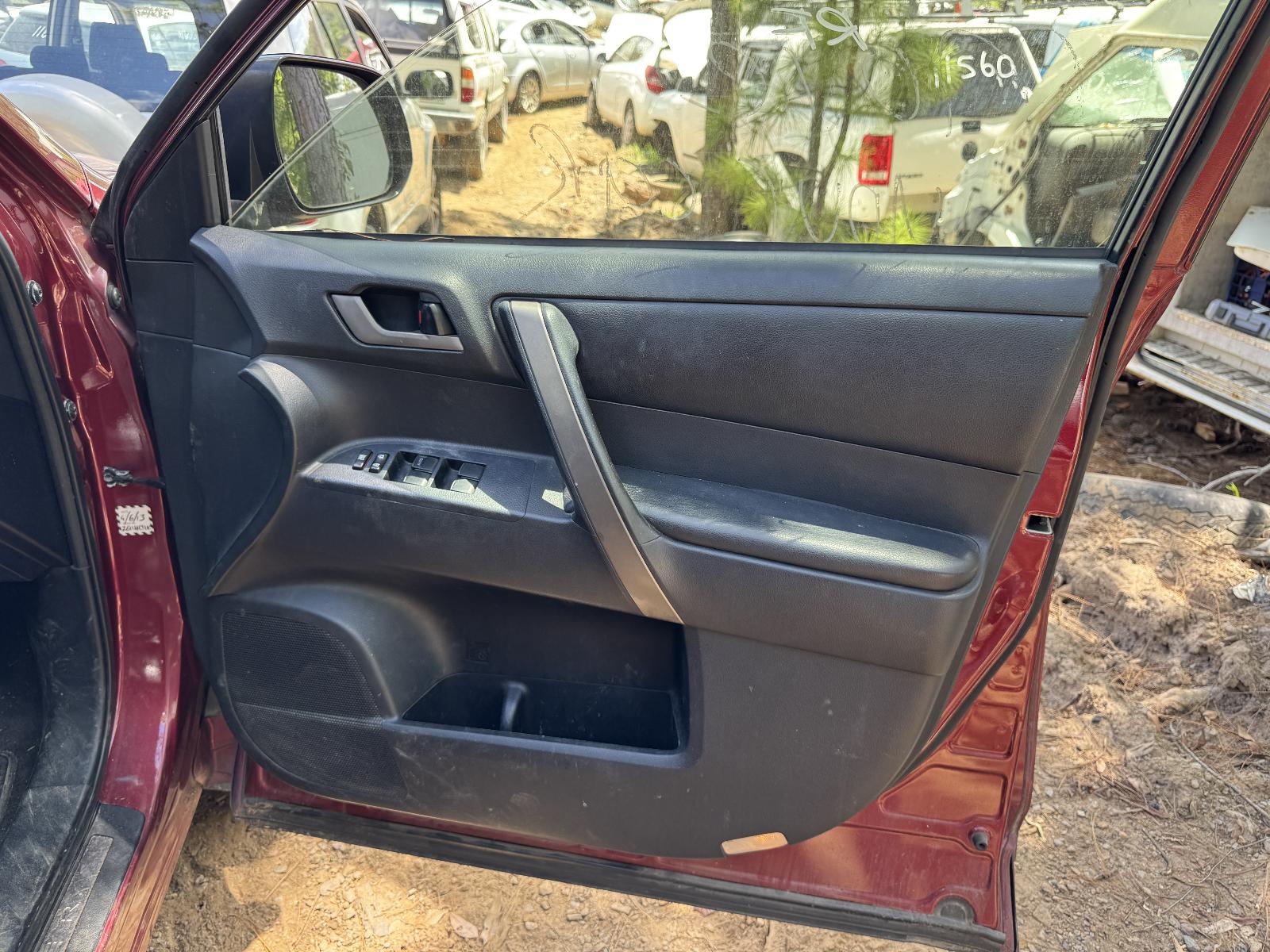 View TOYOTA KLUGER 2007 4 Door Station Wagon Breaking