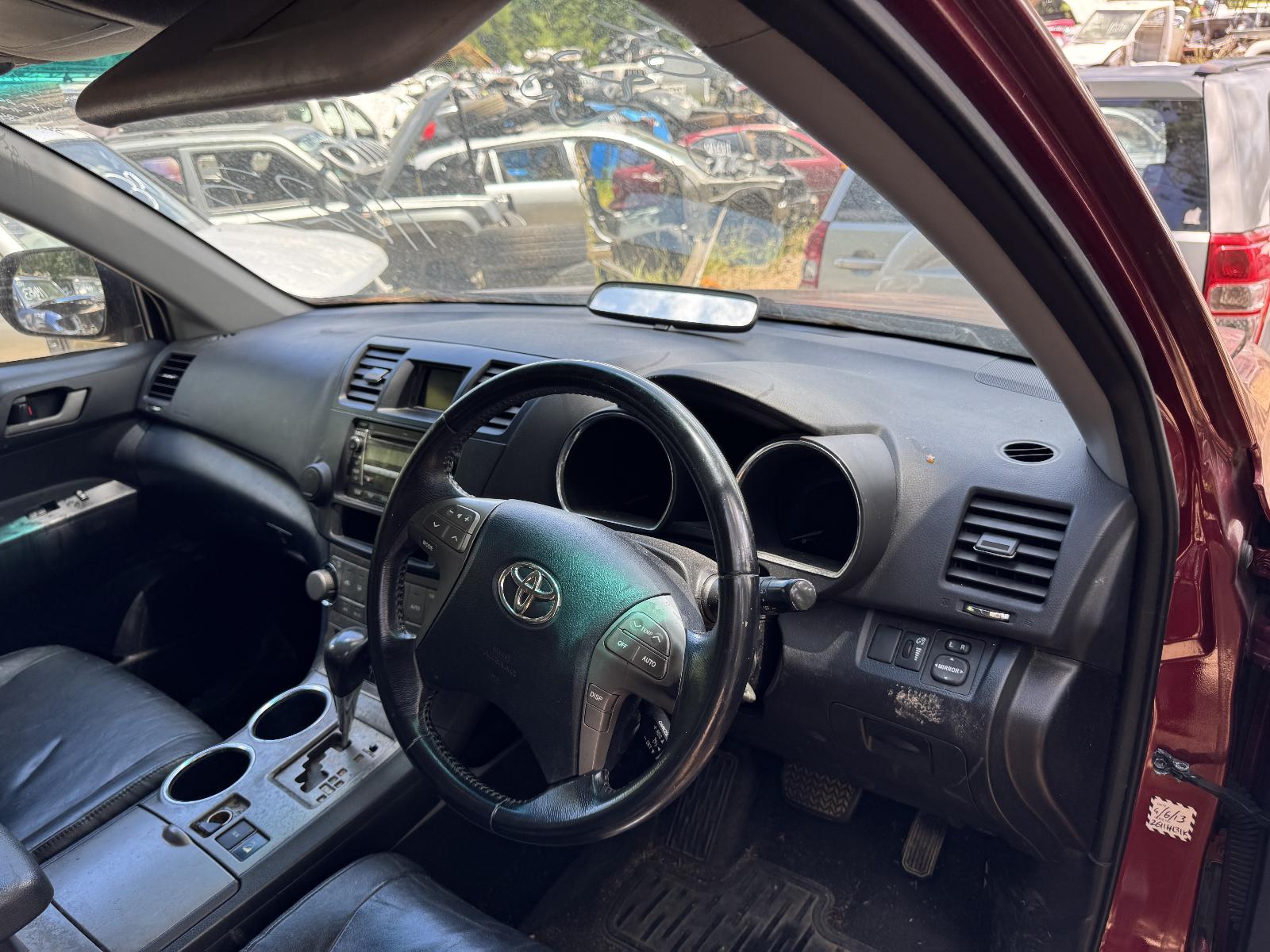 View TOYOTA KLUGER 2007 4 Door Station Wagon Breaking