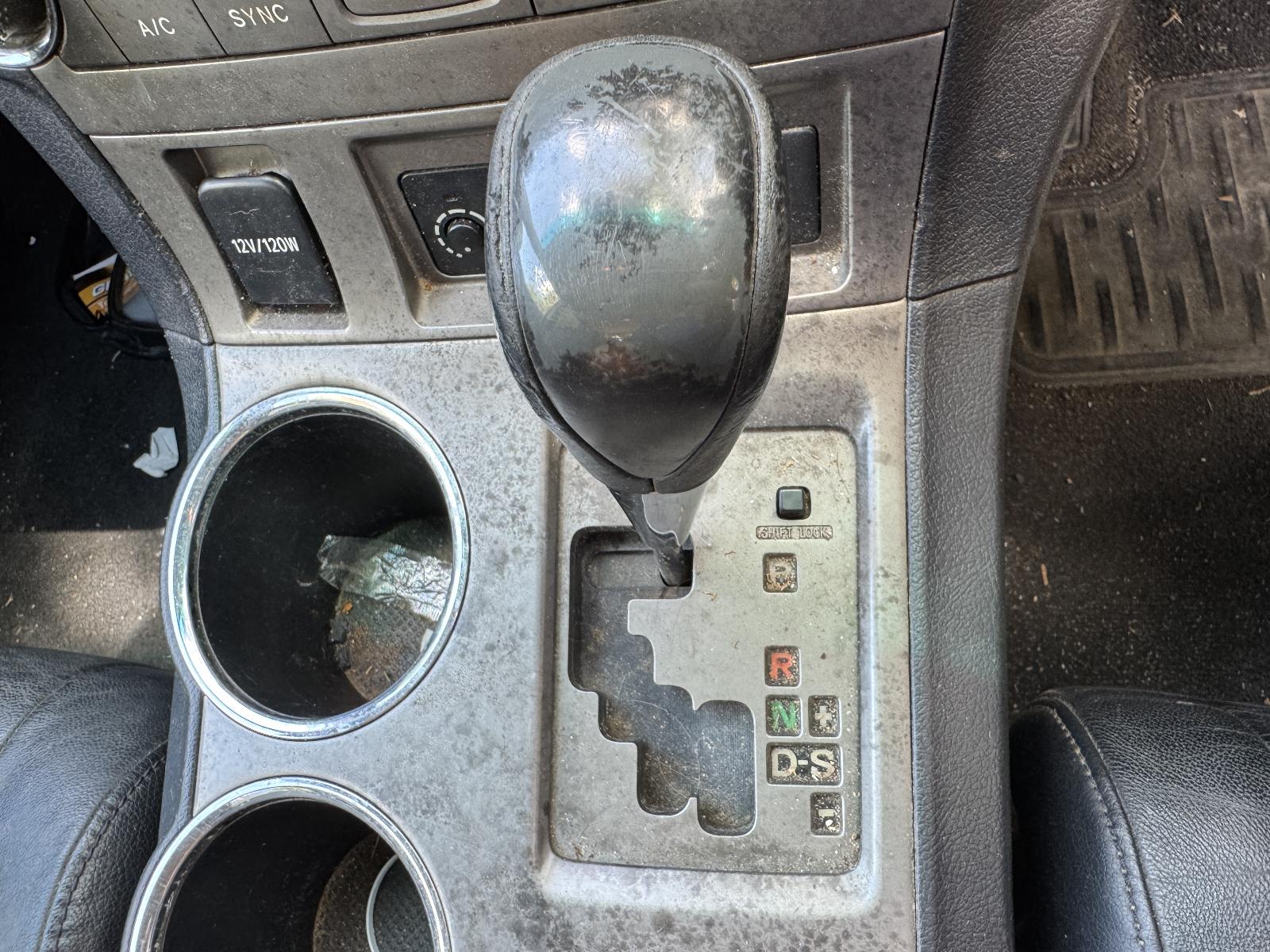 View TOYOTA KLUGER 2007 4 Door Station Wagon Breaking
