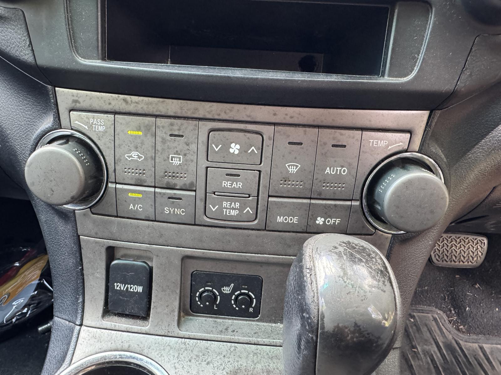 View TOYOTA KLUGER 2007 4 Door Station Wagon Breaking