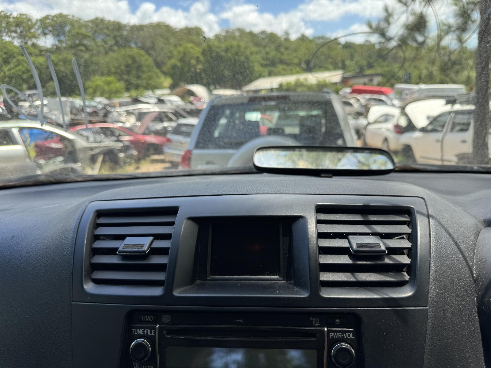 View TOYOTA KLUGER 2007 4 Door Station Wagon Breaking