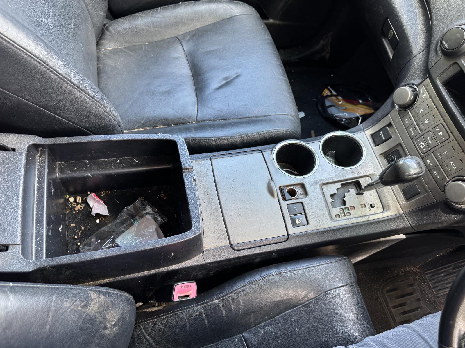 View TOYOTA KLUGER 2007 4 Door Station Wagon Breaking