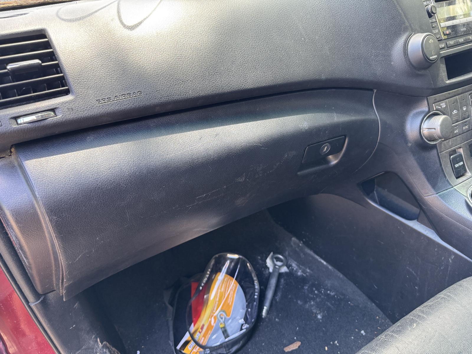 View TOYOTA KLUGER 2007 4 Door Station Wagon Breaking