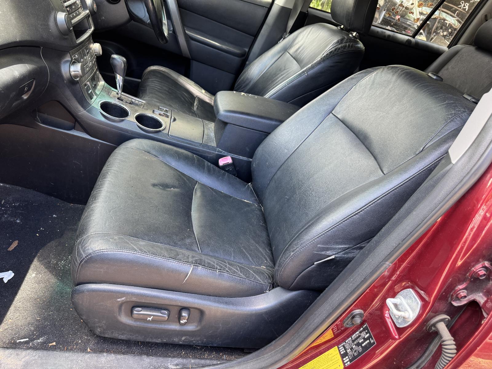View TOYOTA KLUGER 2007 4 Door Station Wagon Breaking