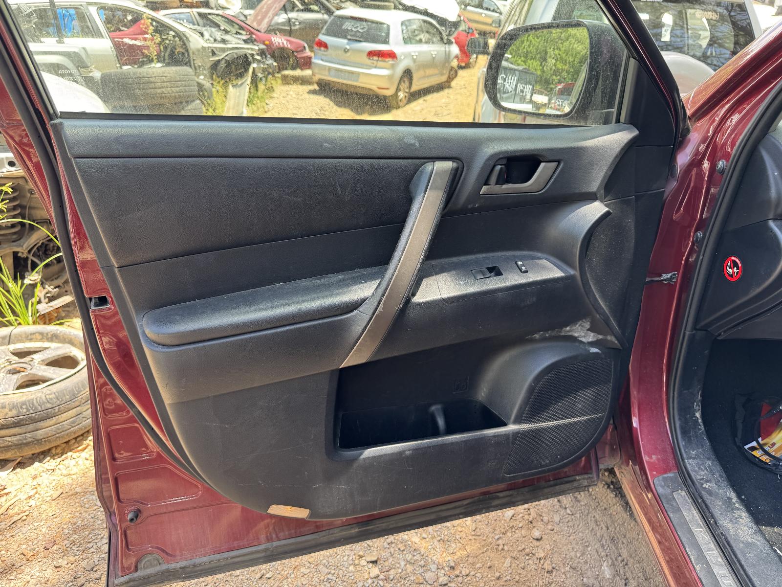 View TOYOTA KLUGER 2007 4 Door Station Wagon Breaking