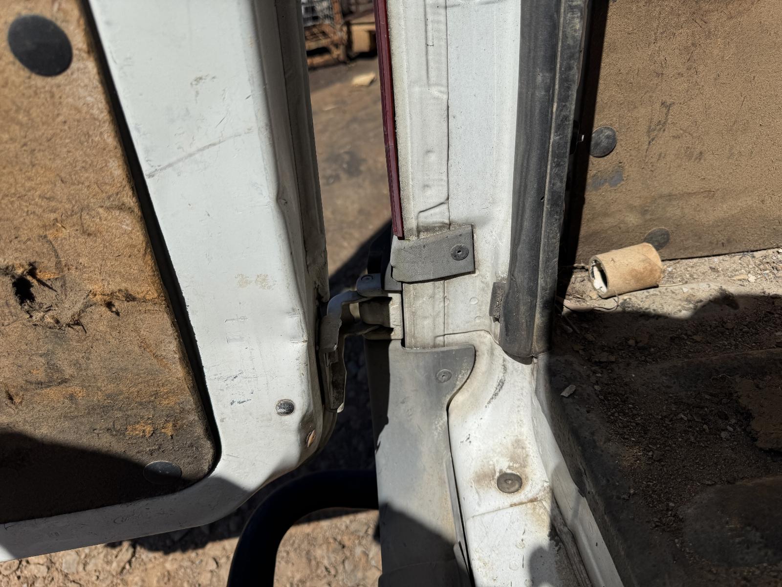 View FORD TRANSIT 2006 2 Door Van Breaking