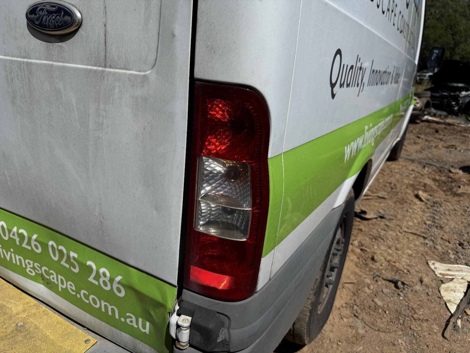 View FORD TRANSIT 2006 2 Door Van Breaking