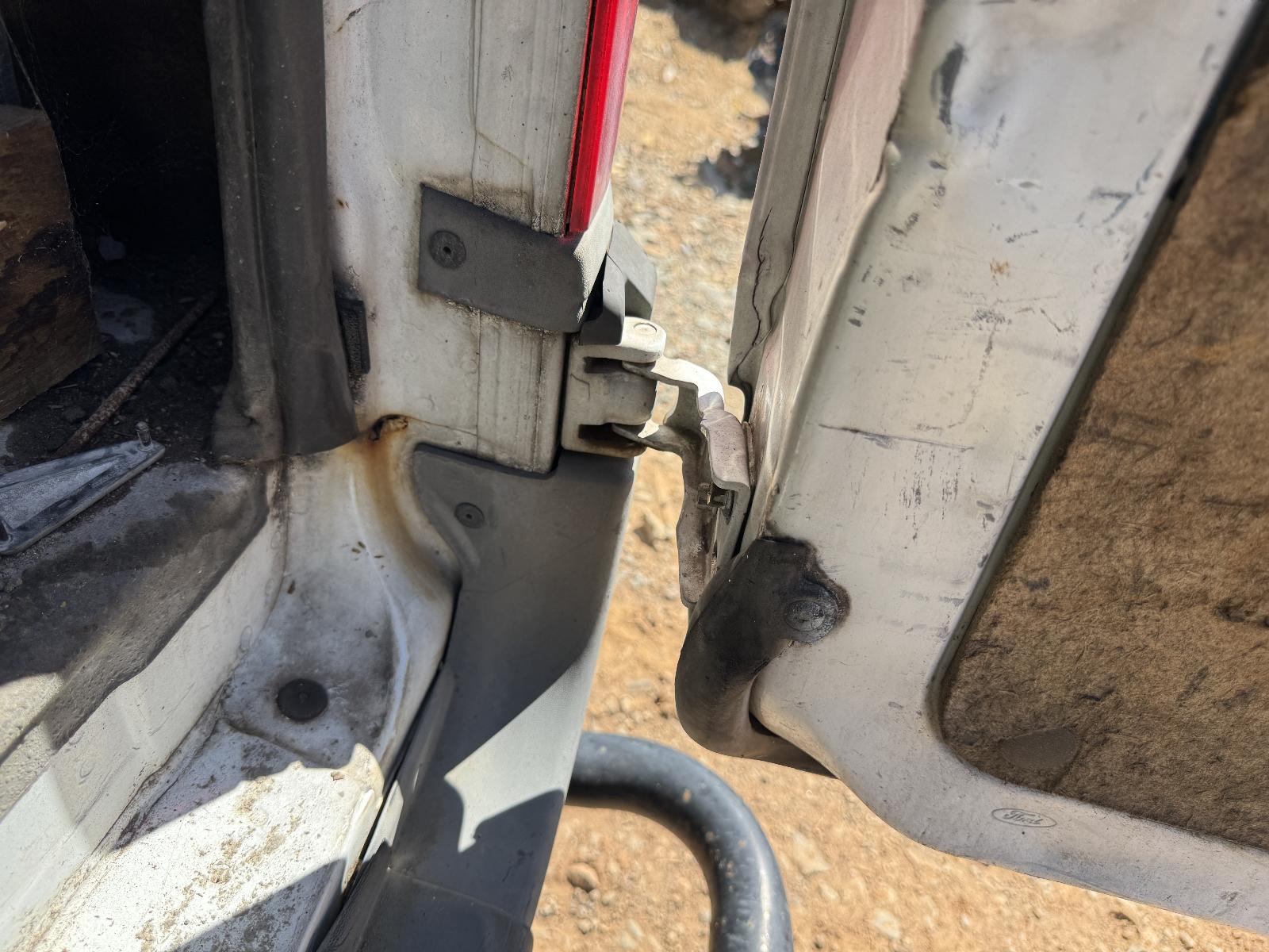 View FORD TRANSIT 2006 2 Door Van Breaking