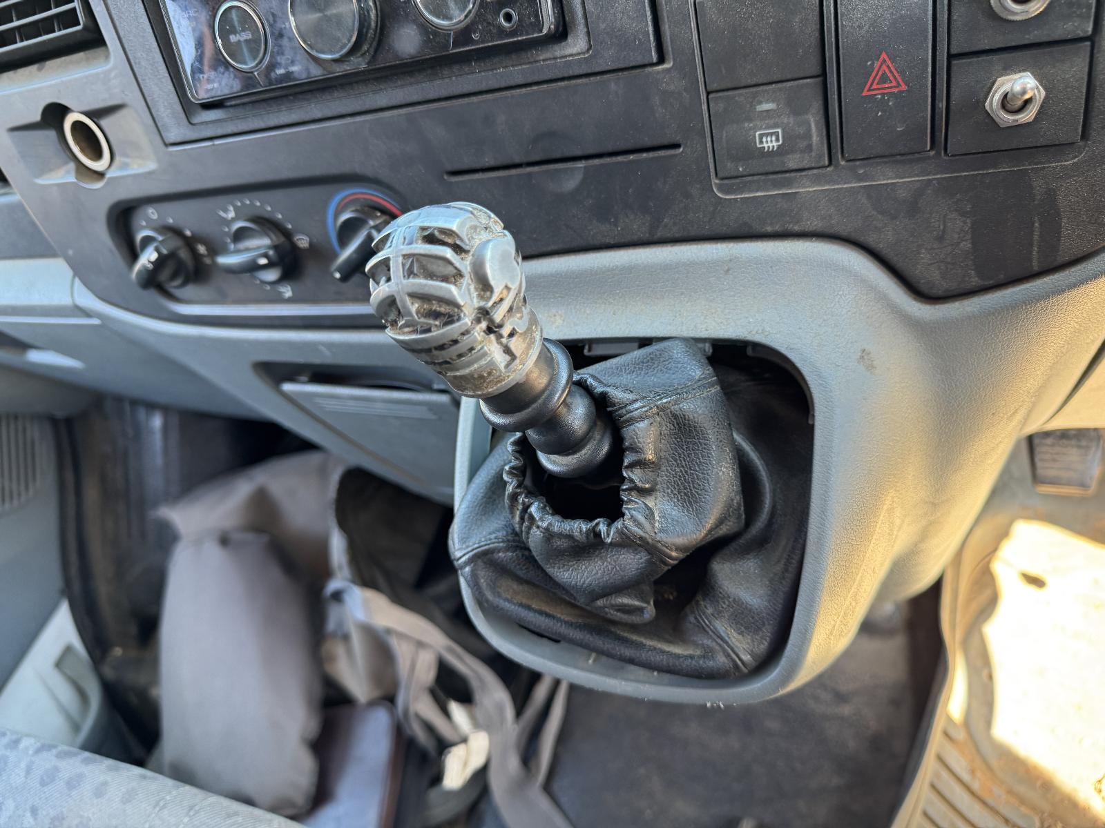 View FORD TRANSIT 2006 2 Door Van Breaking