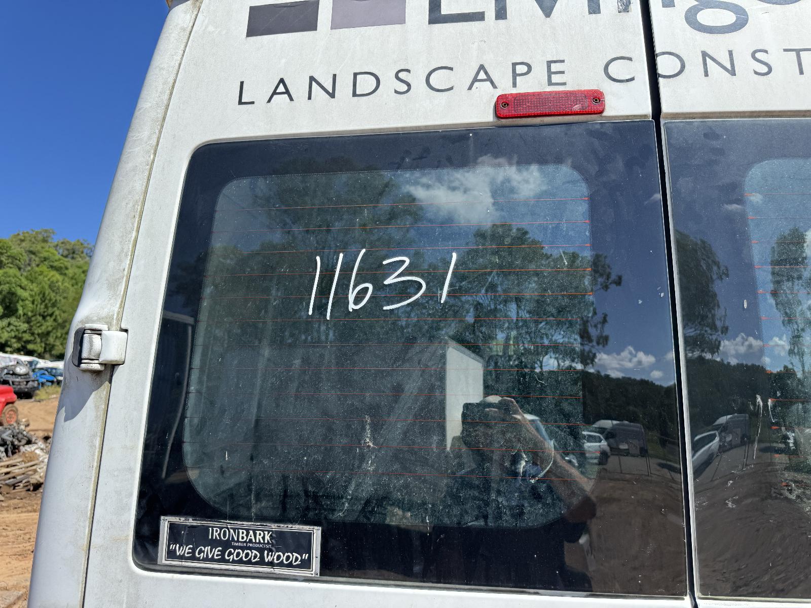 View FORD TRANSIT 2006 2 Door Van Breaking