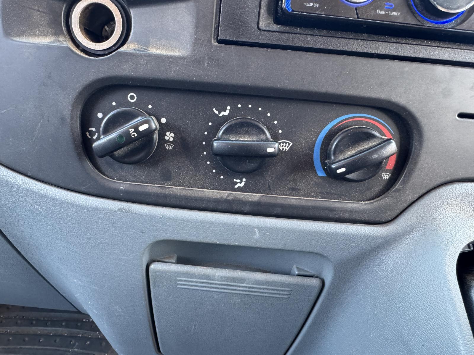 View FORD TRANSIT 2006 2 Door Van Breaking
