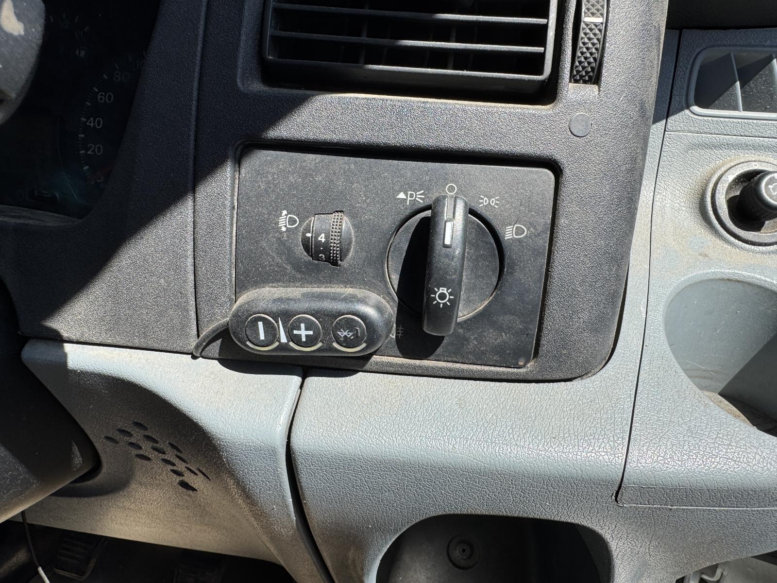 View FORD TRANSIT 2006 2 Door Van Breaking