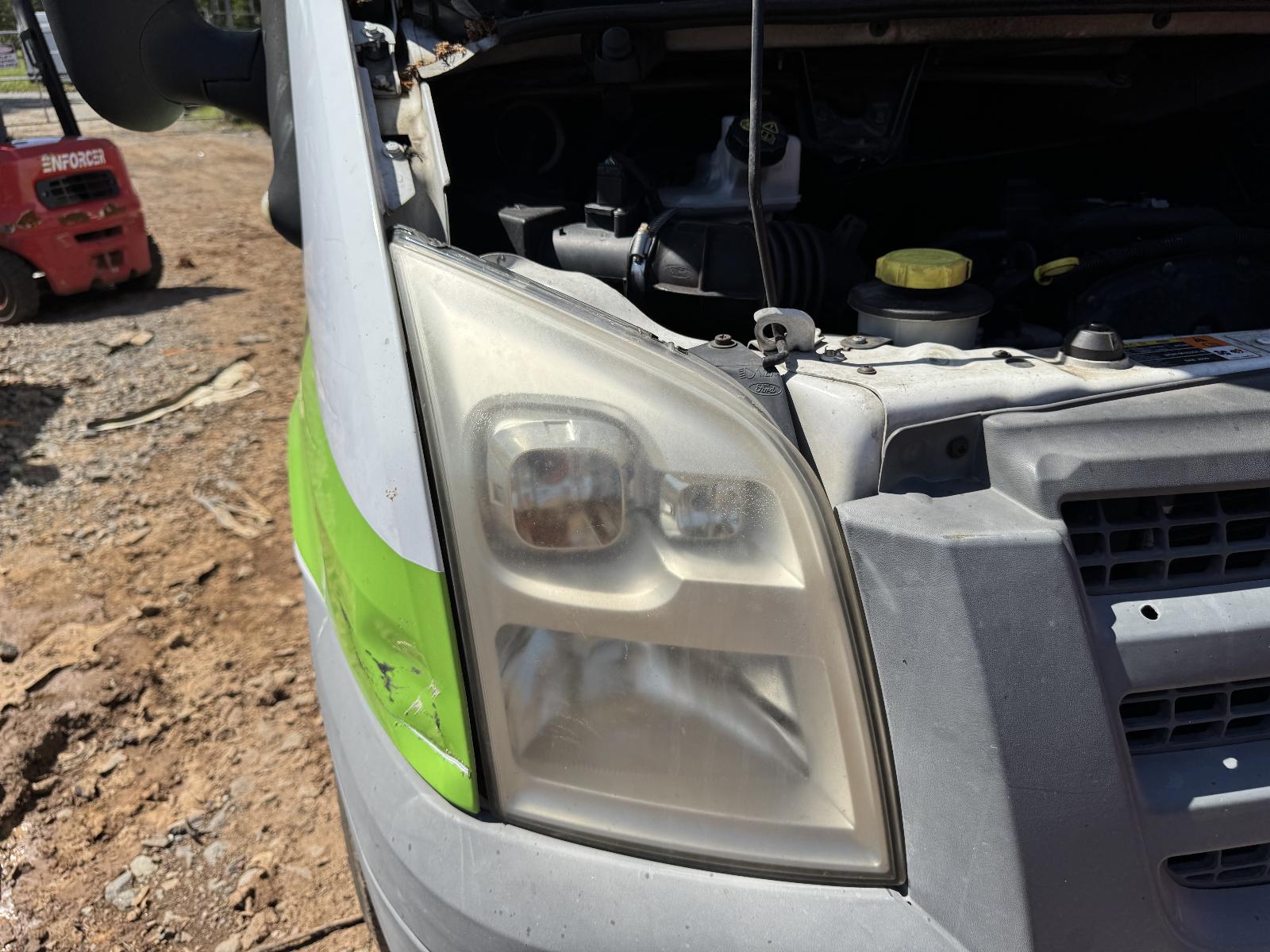 View FORD TRANSIT 2006 2 Door Van Breaking