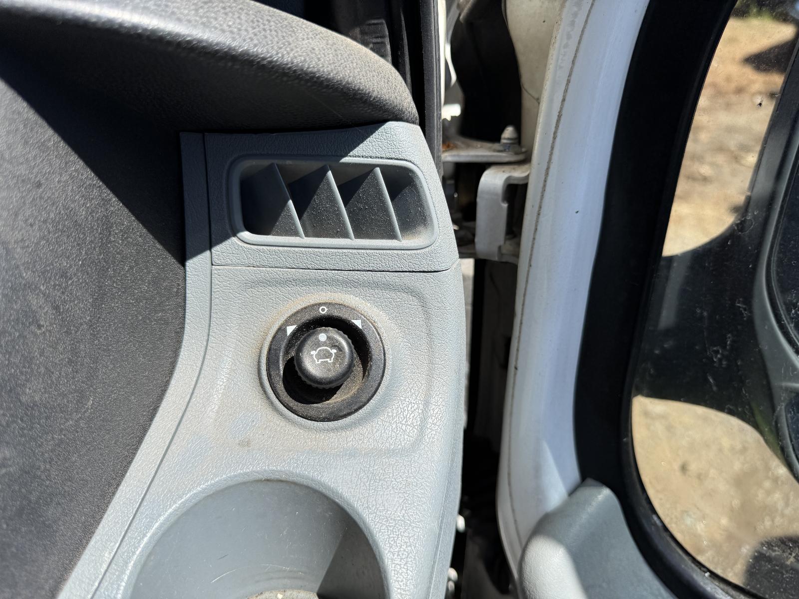 View FORD TRANSIT 2006 2 Door Van Breaking