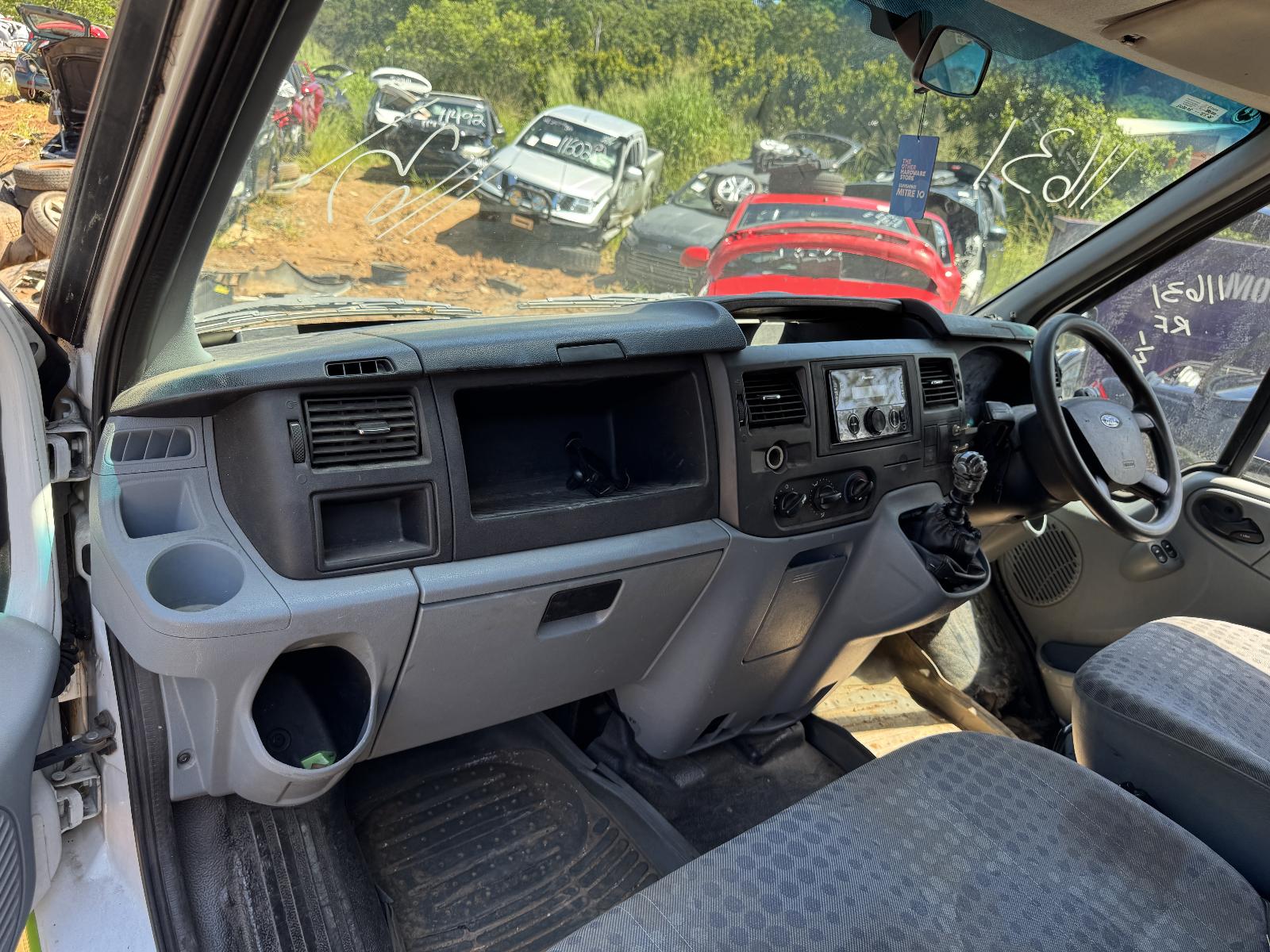 View FORD TRANSIT 2006 2 Door Van Breaking