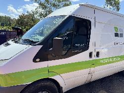 View FORD TRANSIT 2006 2 Door Van Breaking