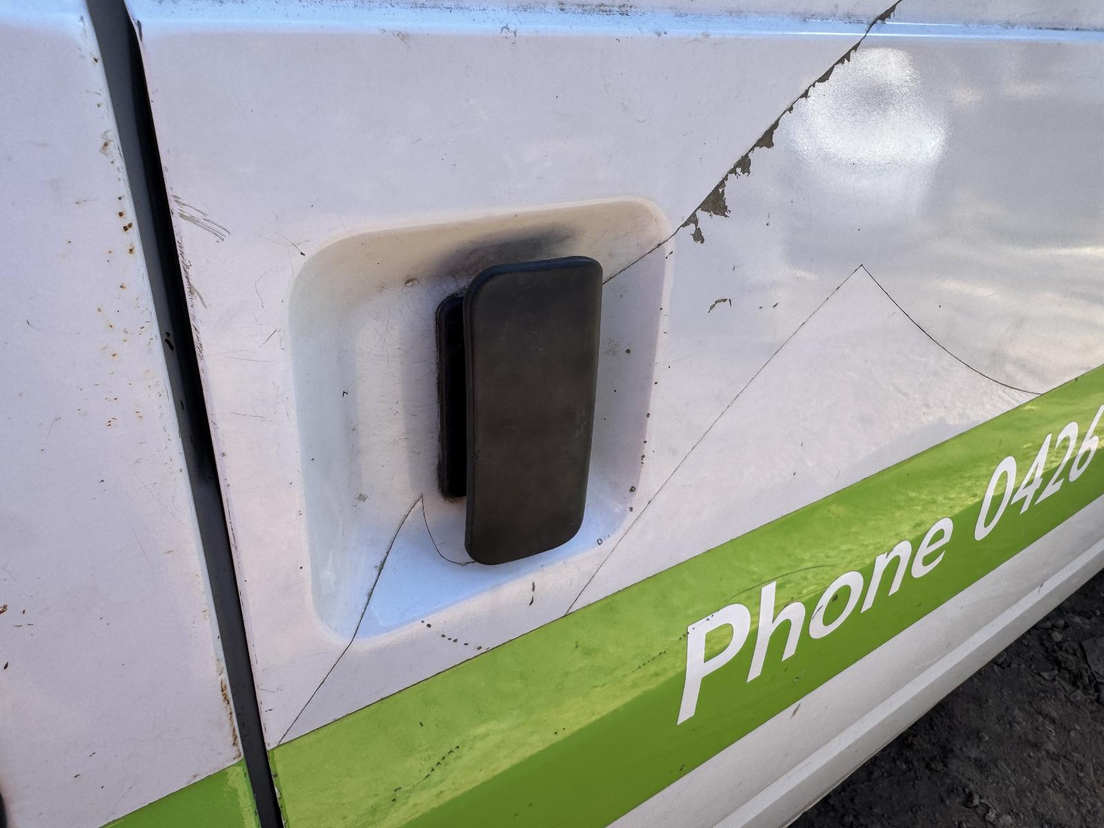 View FORD TRANSIT 2006 2 Door Van Breaking