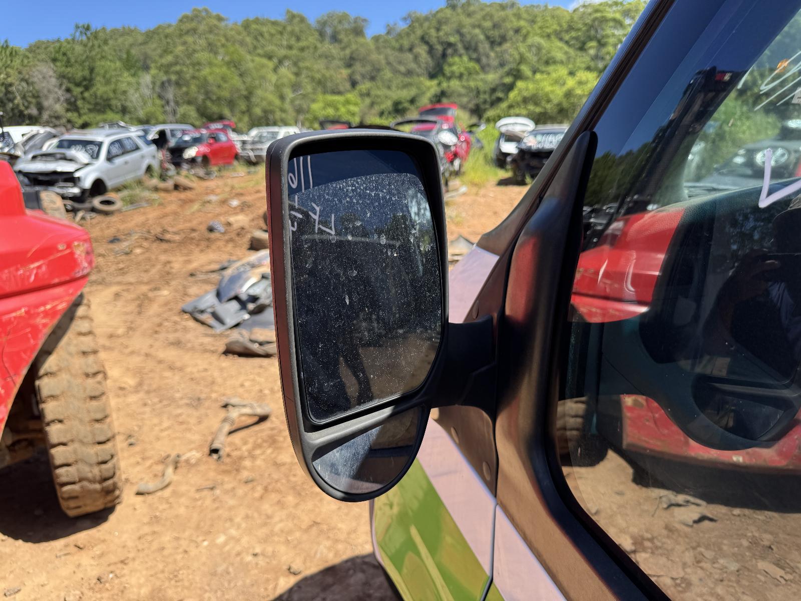 View FORD TRANSIT 2006 2 Door Van Breaking