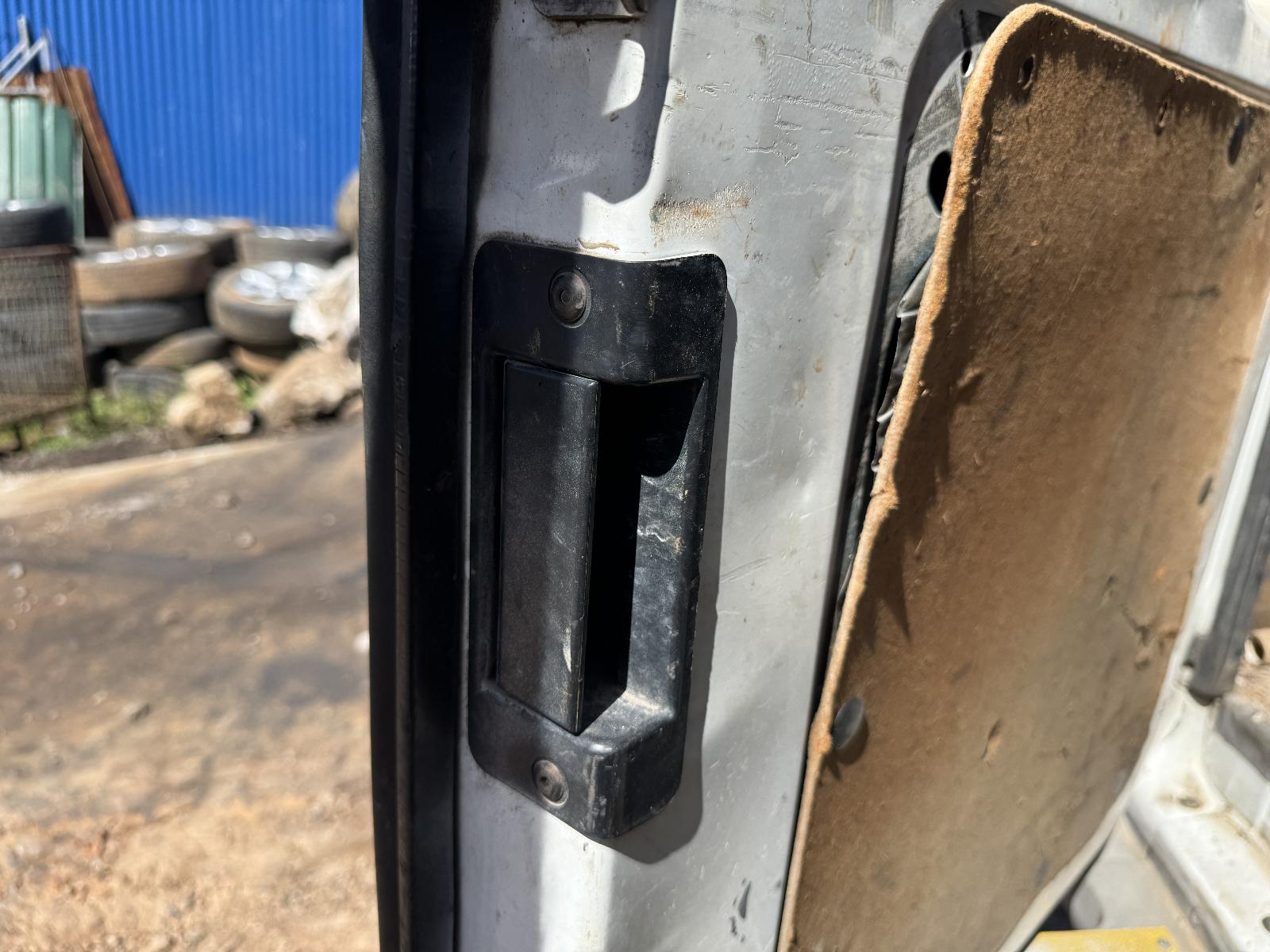 View FORD TRANSIT 2006 2 Door Van Breaking