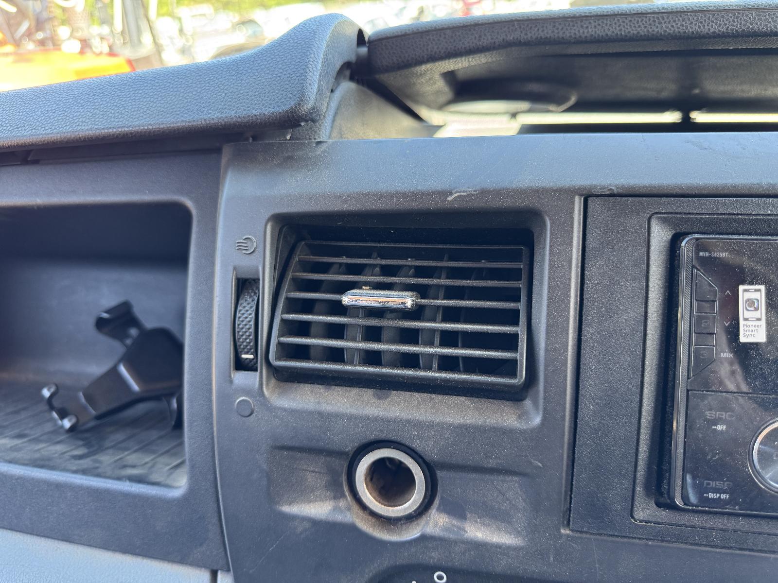 View FORD TRANSIT 2006 2 Door Van Breaking