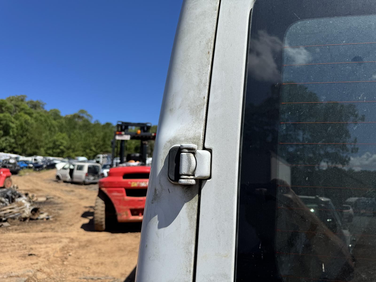 View FORD TRANSIT 2006 2 Door Van Breaking