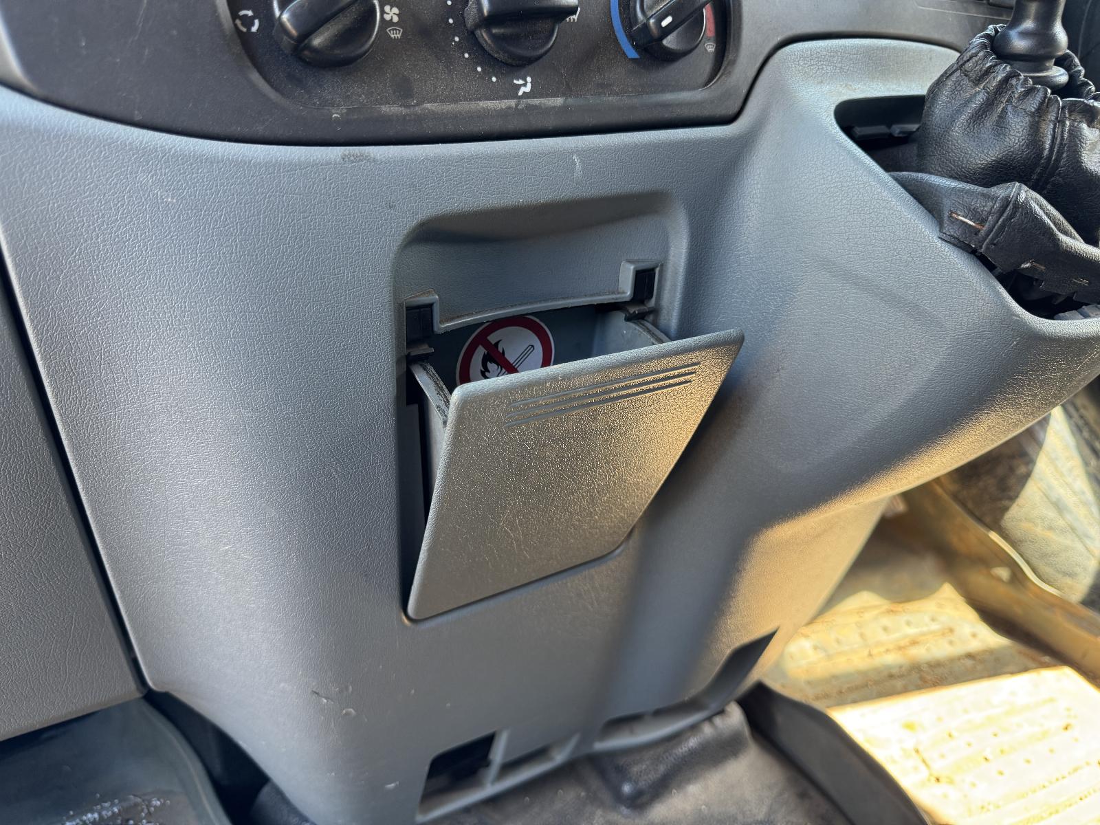 View FORD TRANSIT 2006 2 Door Van Breaking
