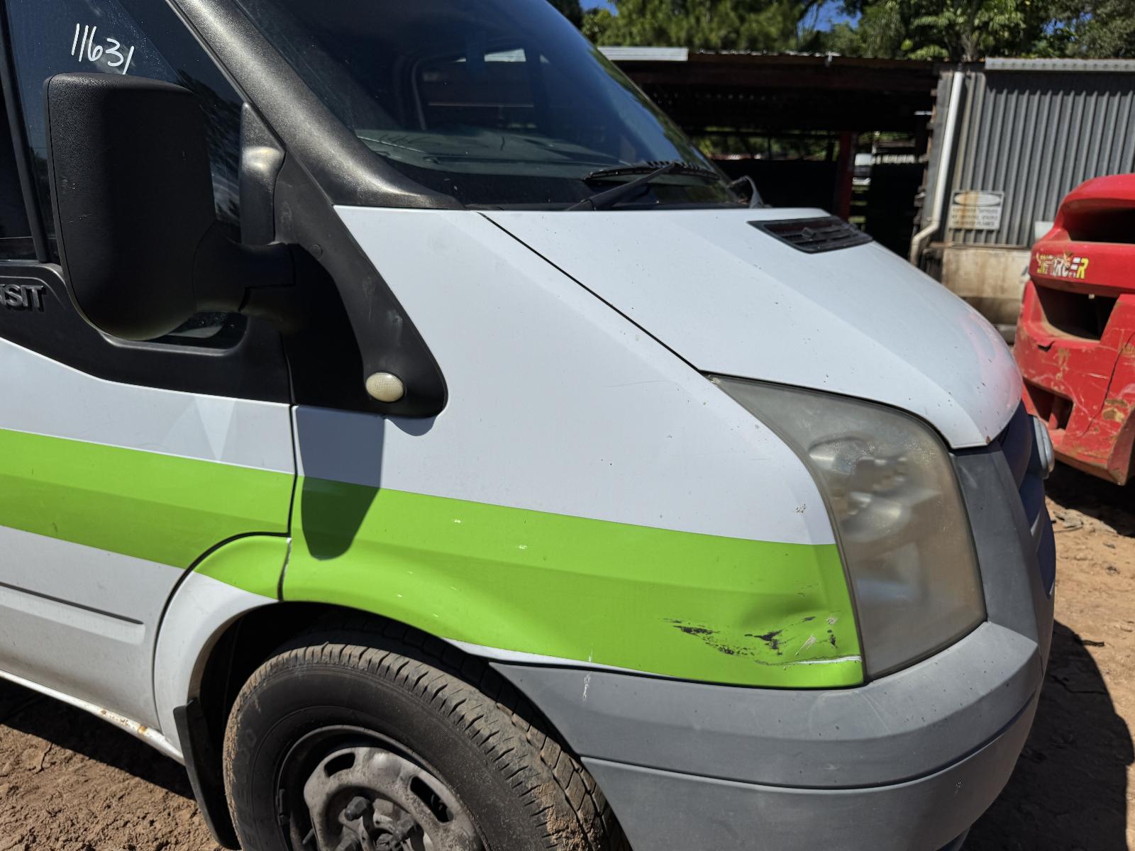 View FORD TRANSIT 2006 2 Door Van Breaking