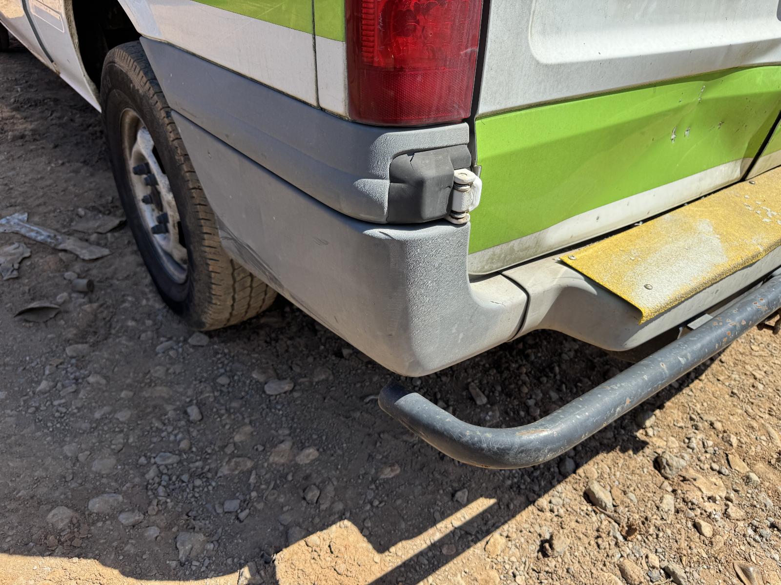 View FORD TRANSIT 2006 2 Door Van Breaking