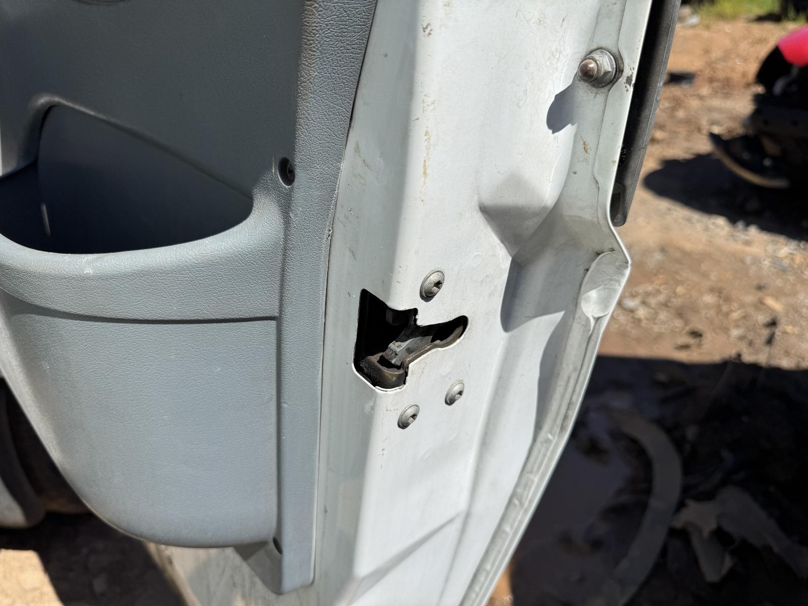 View FORD TRANSIT 2006 2 Door Van Breaking