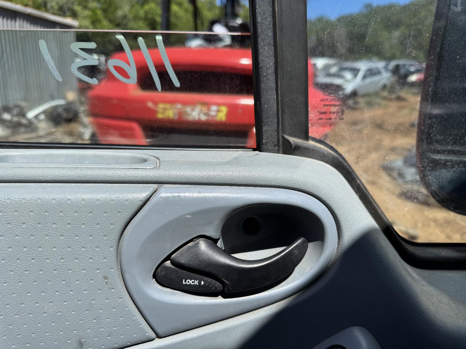 View FORD TRANSIT 2006 2 Door Van Breaking