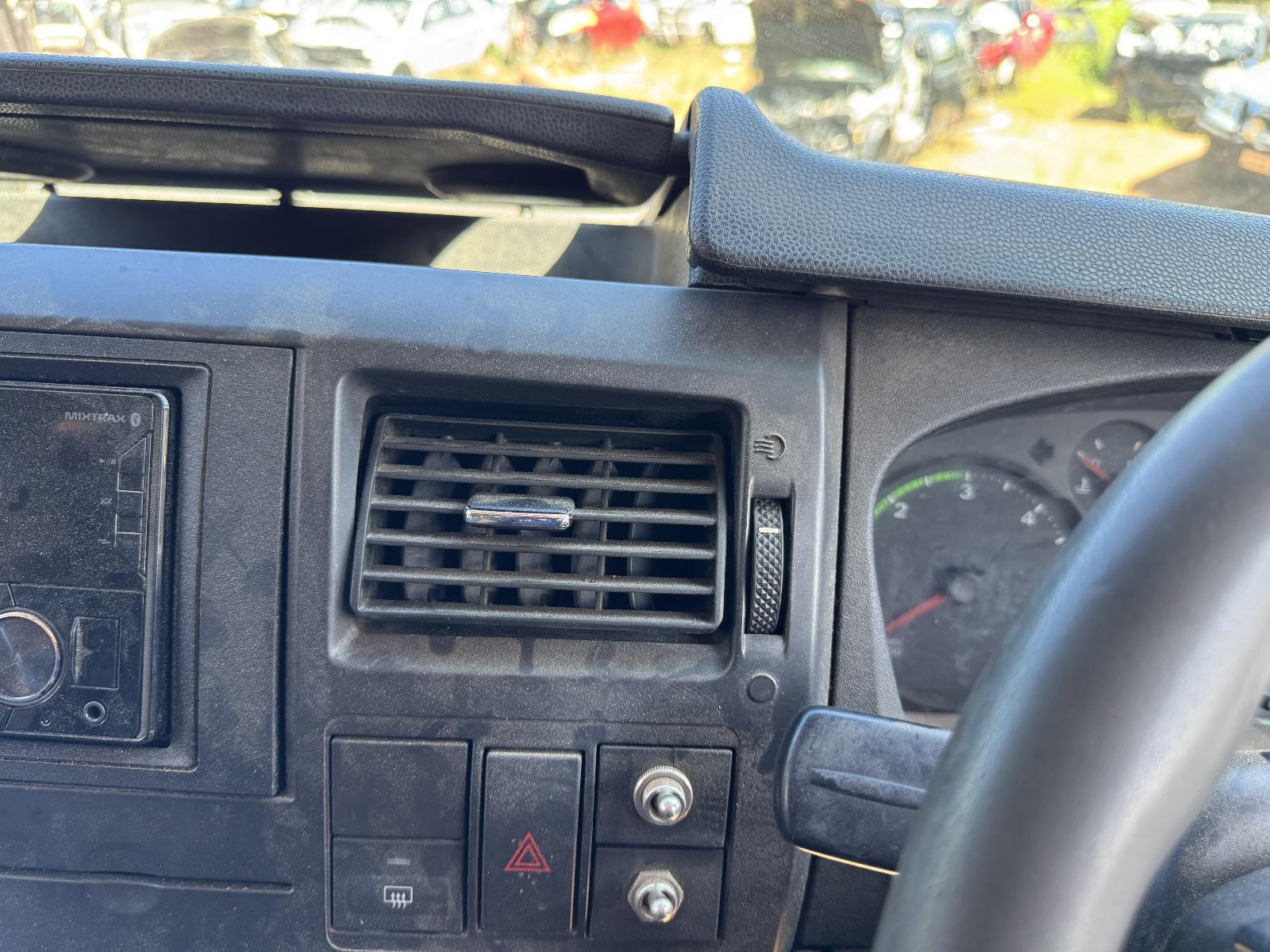 View FORD TRANSIT 2006 2 Door Van Breaking