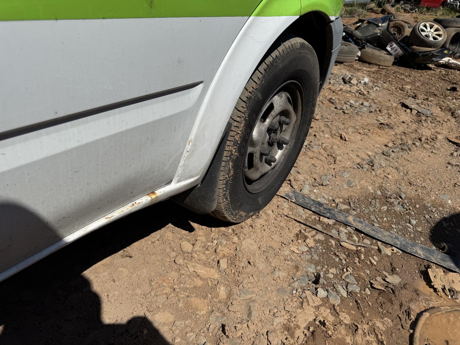 View FORD TRANSIT 2006 2 Door Van Breaking